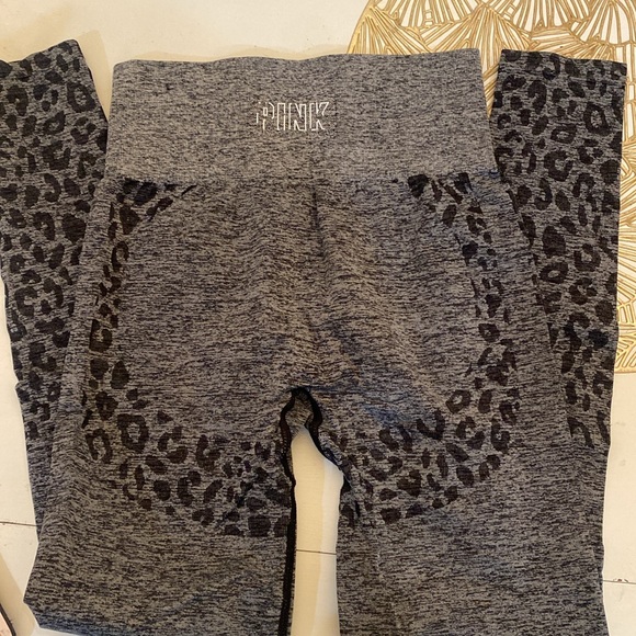 Victoria’s Secret Pink leggings - Picture 2 of 2
